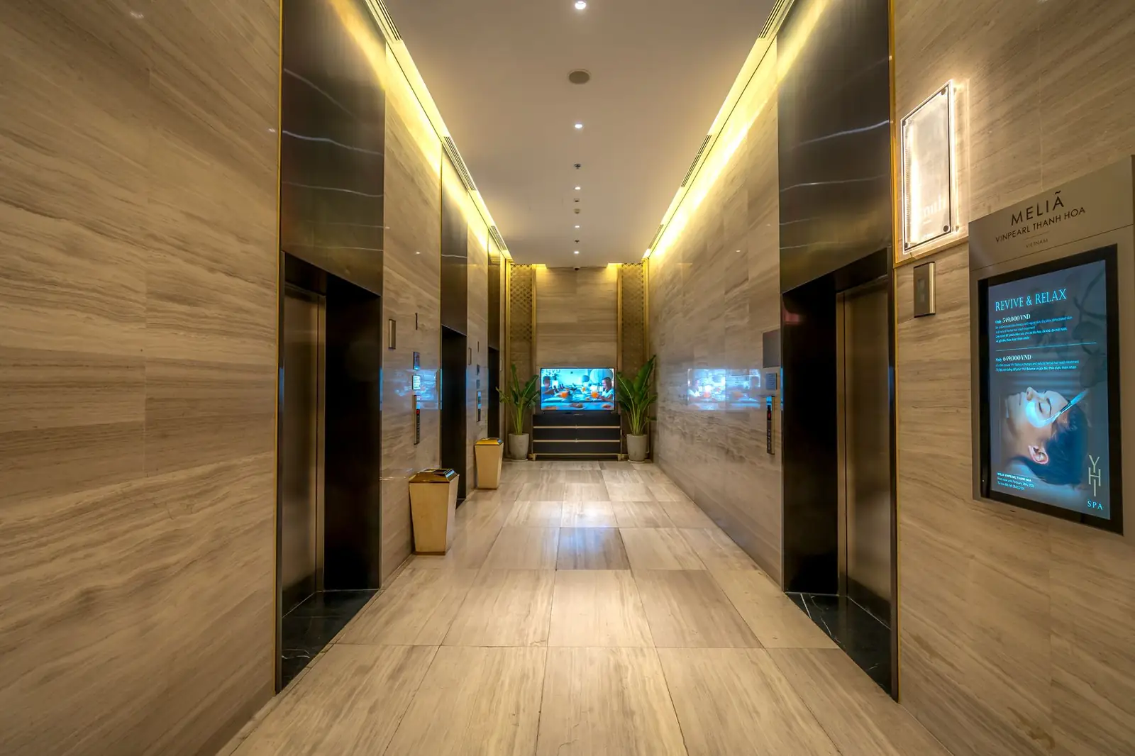 Xenalia Grand Lodge interior corridor